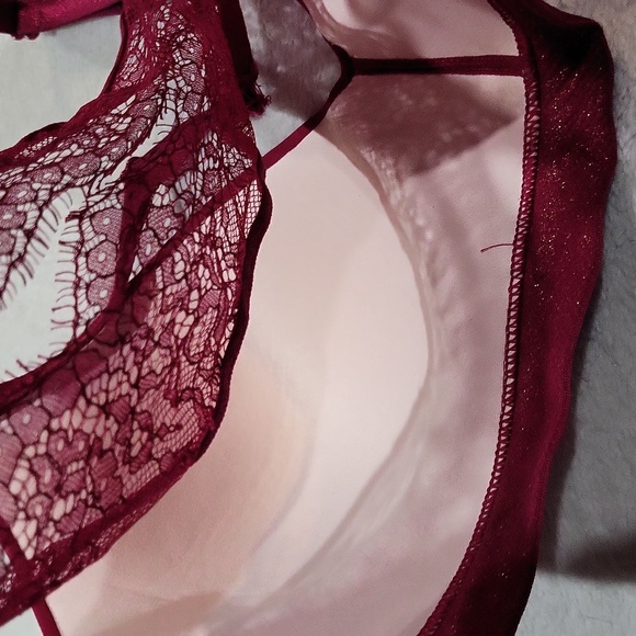 Victoria's Secret Bra - Picture 6 of 8